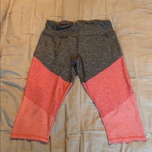 🤯 Athletic leggings.